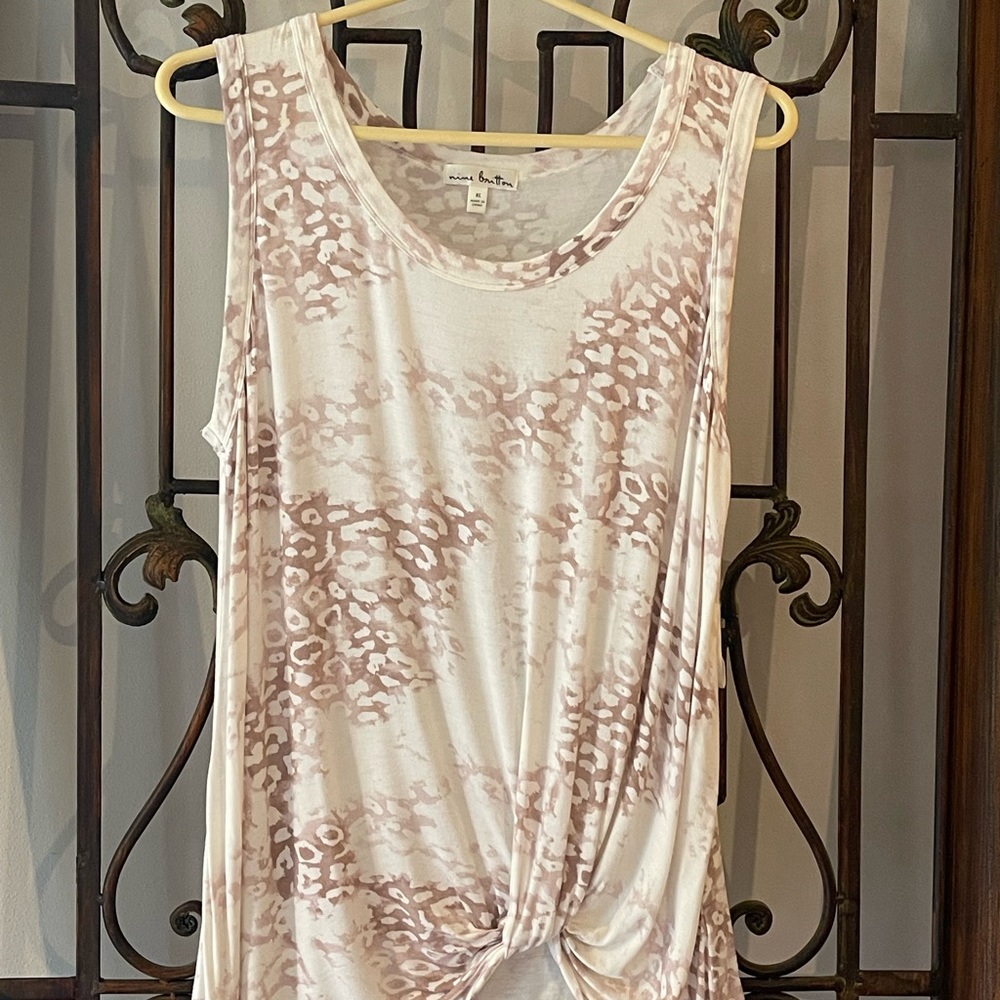 Nine Britton women’s Tank